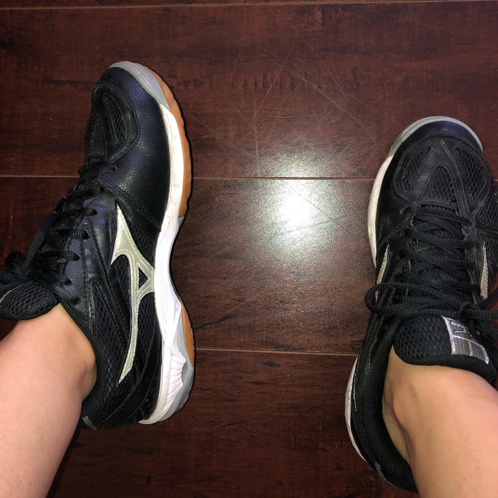 Mizuno indoor volleyball shoes